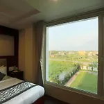 Hotel Lemon Wood By West End Delhi Airport
