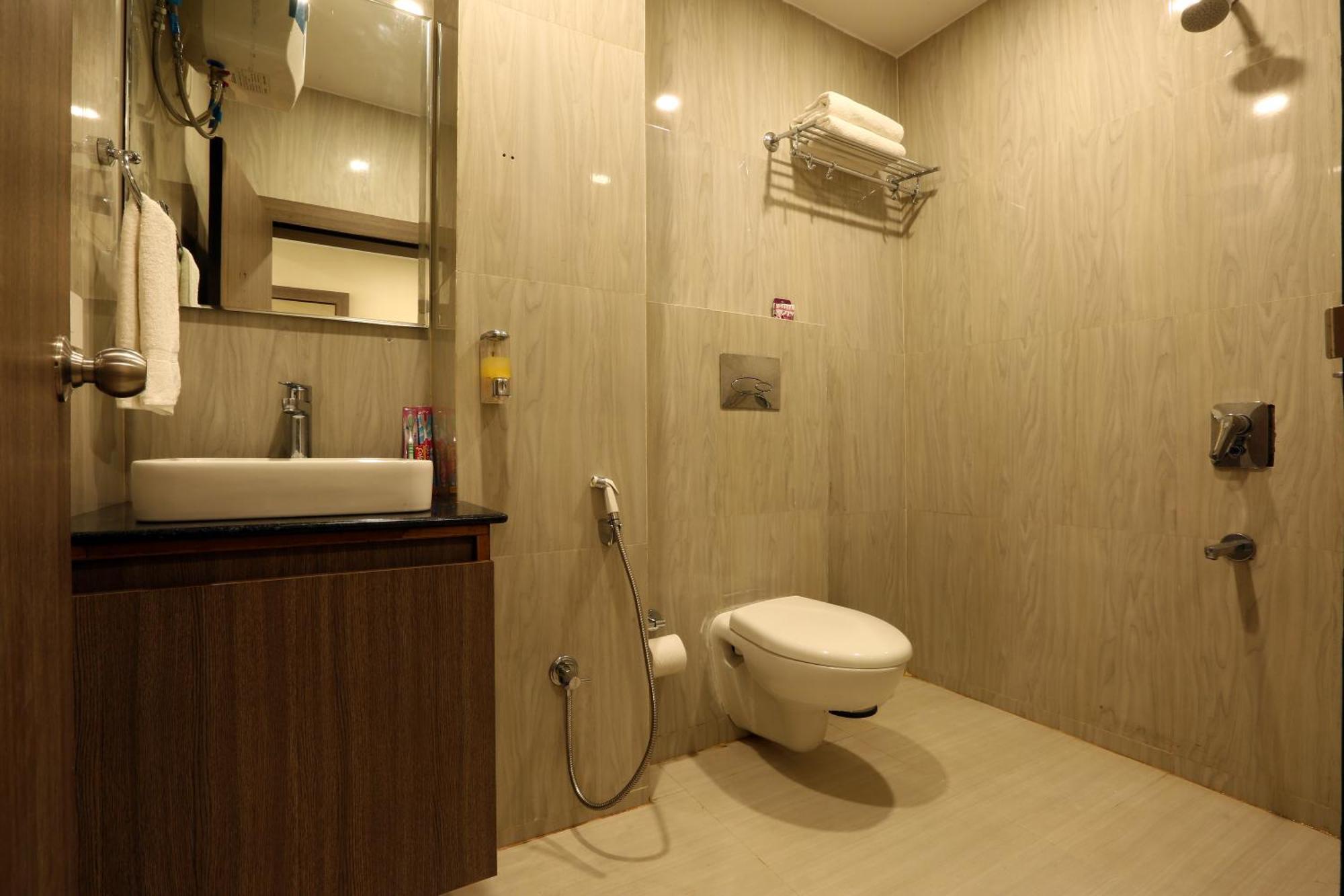 Hotel Lemon Wood By West End Delhi Airport New Delhi