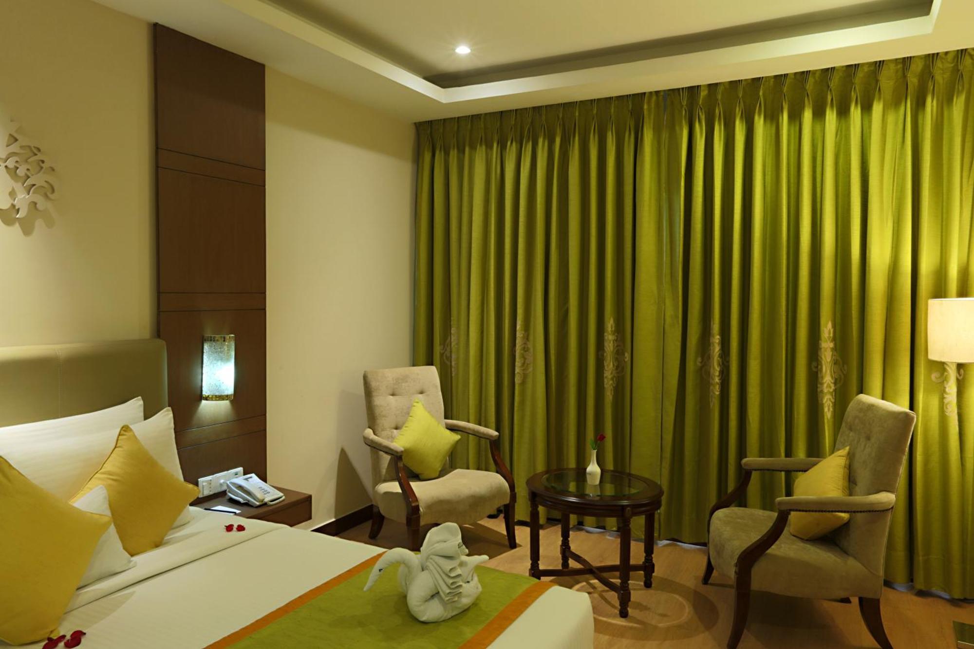 Hotel Lemon Wood By West End Delhi Airport Hotel 3*