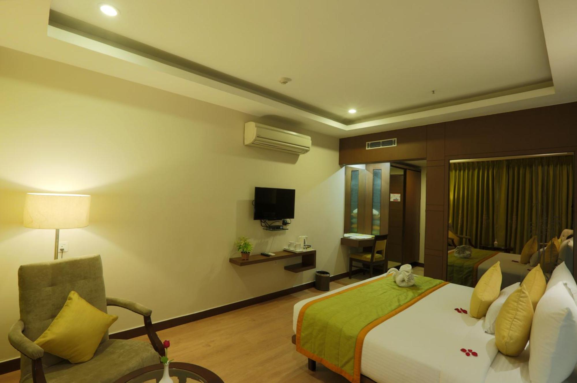 Hotel Lemon Wood By West End Delhi Airport