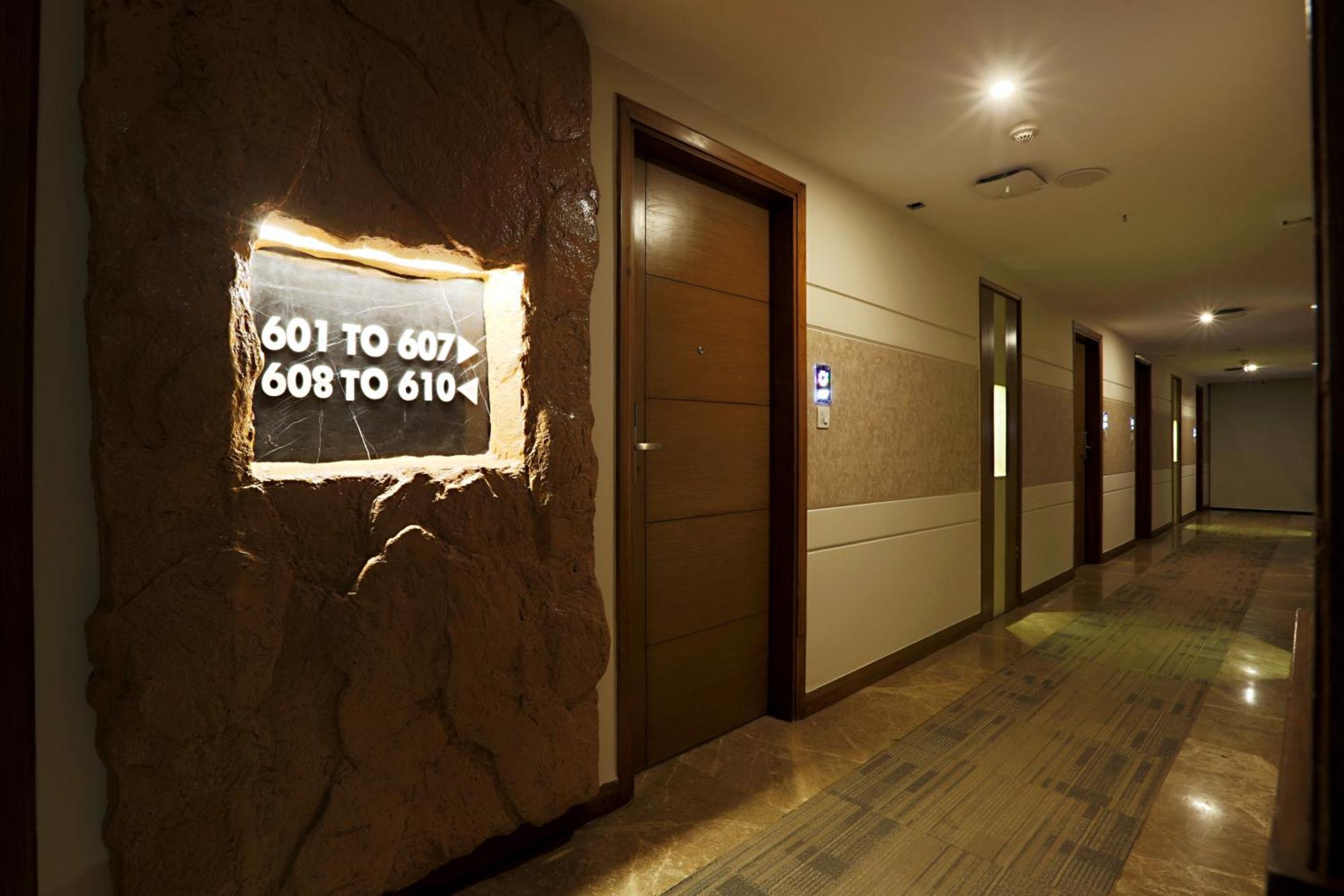 Hotel Hotel Lemon Wood By West End Delhi Airport New Delhi