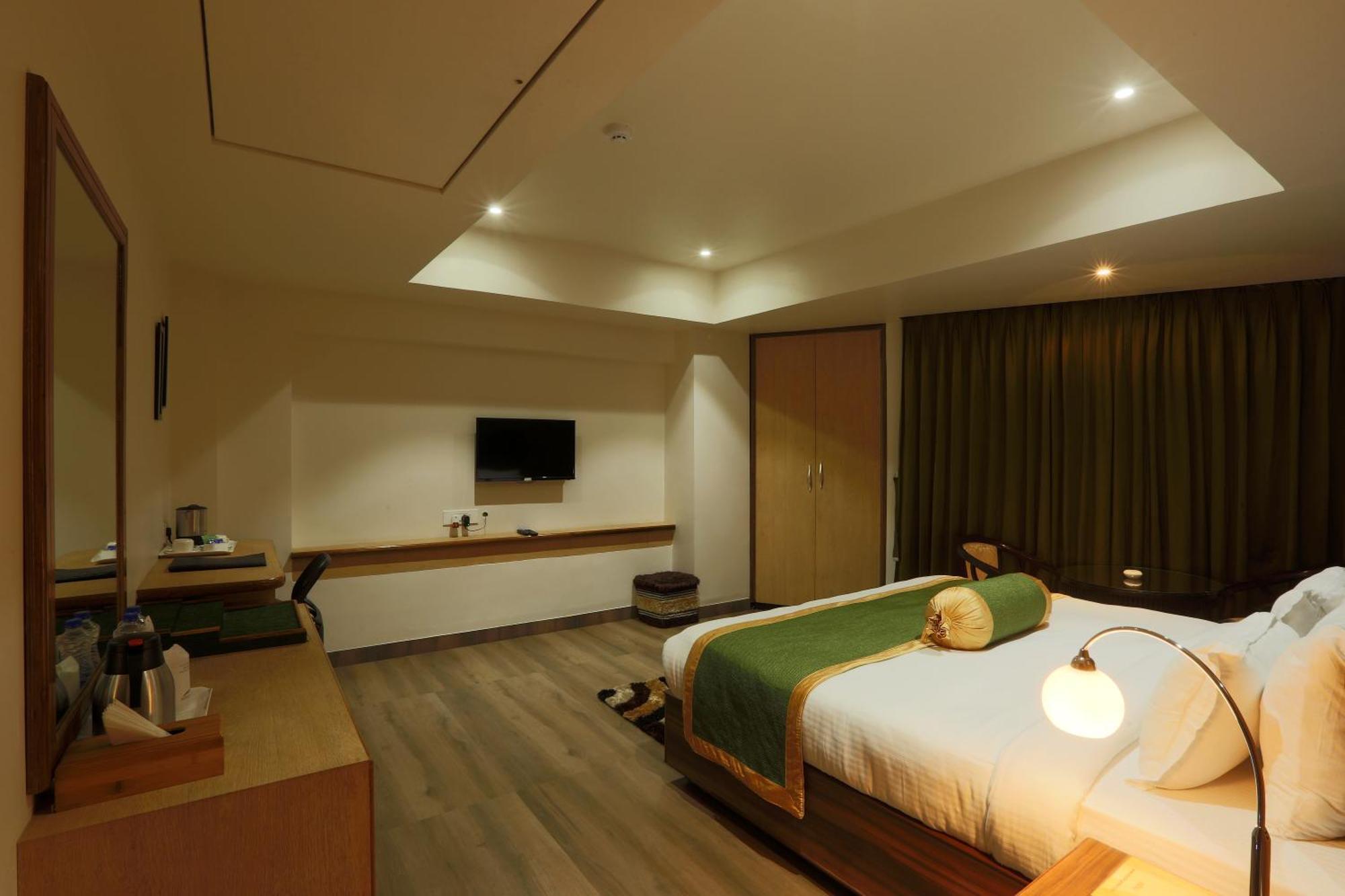 Hotel Lemon Wood By West End Delhi Airport New Delhi