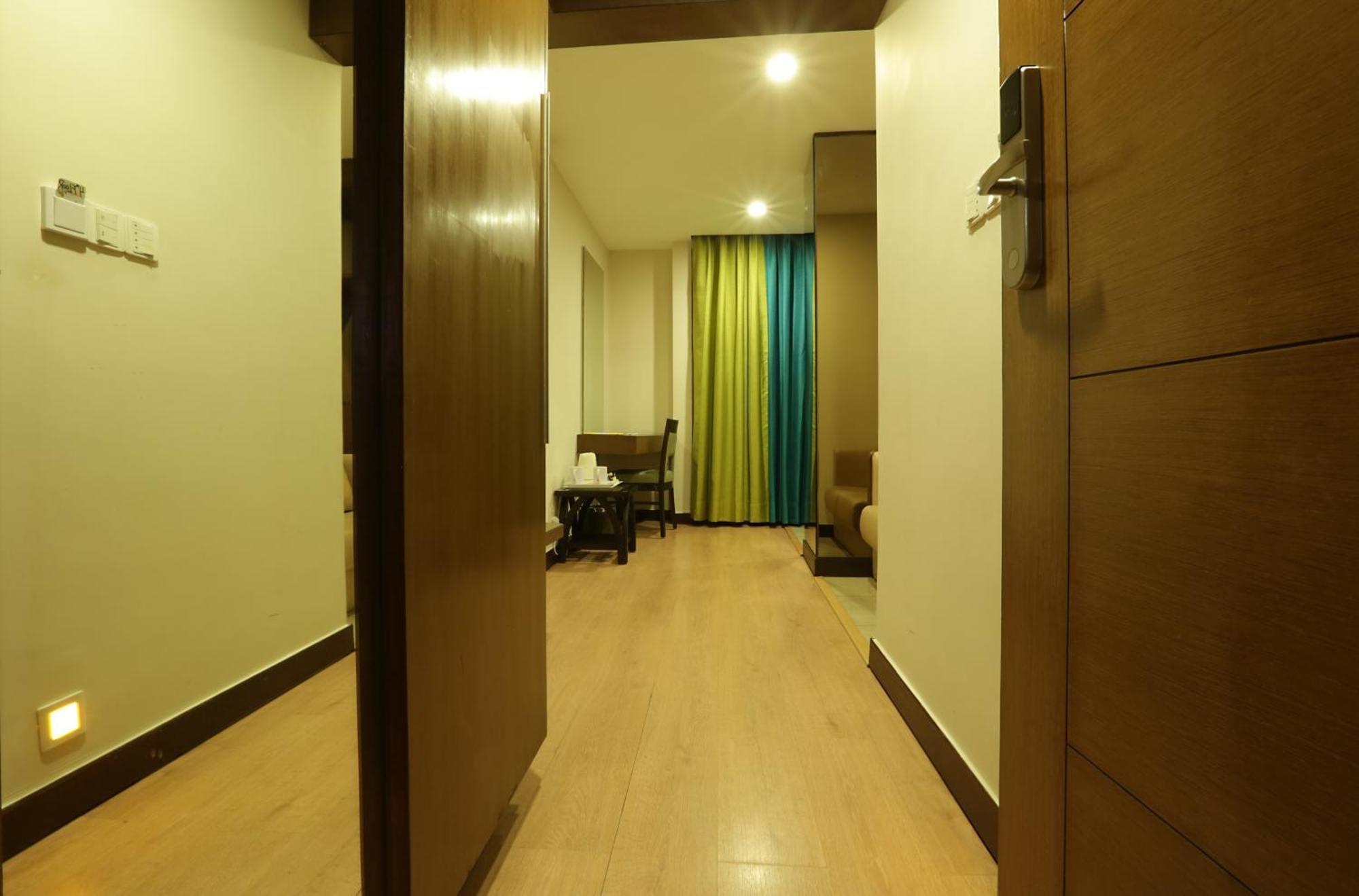 Hotel Hotel Lemon Wood By West End Delhi Airport New Delhi