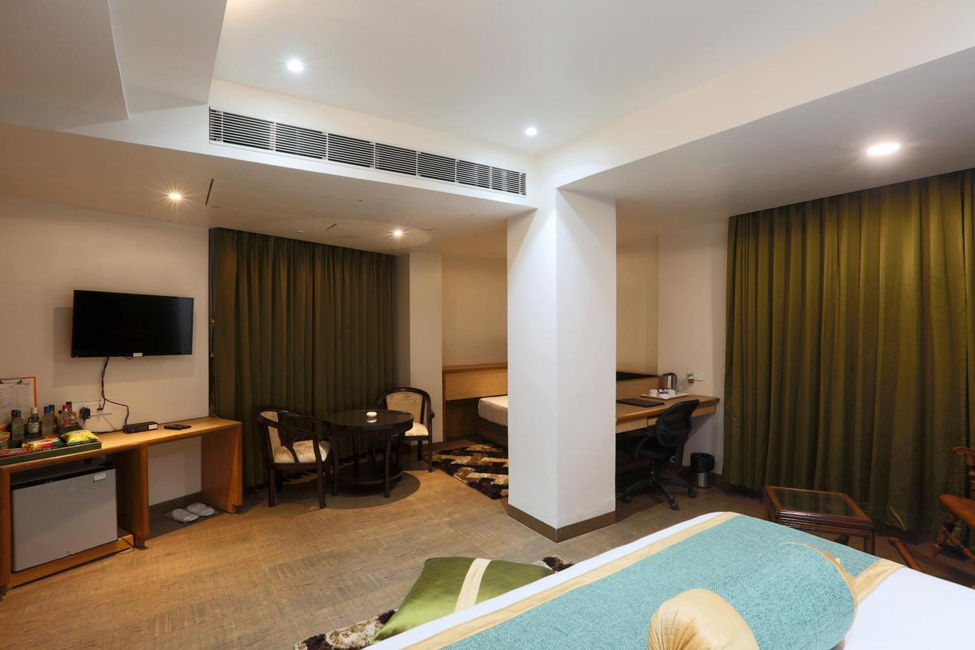 Hotel Lemon Wood By West End Delhi Airport New Delhi