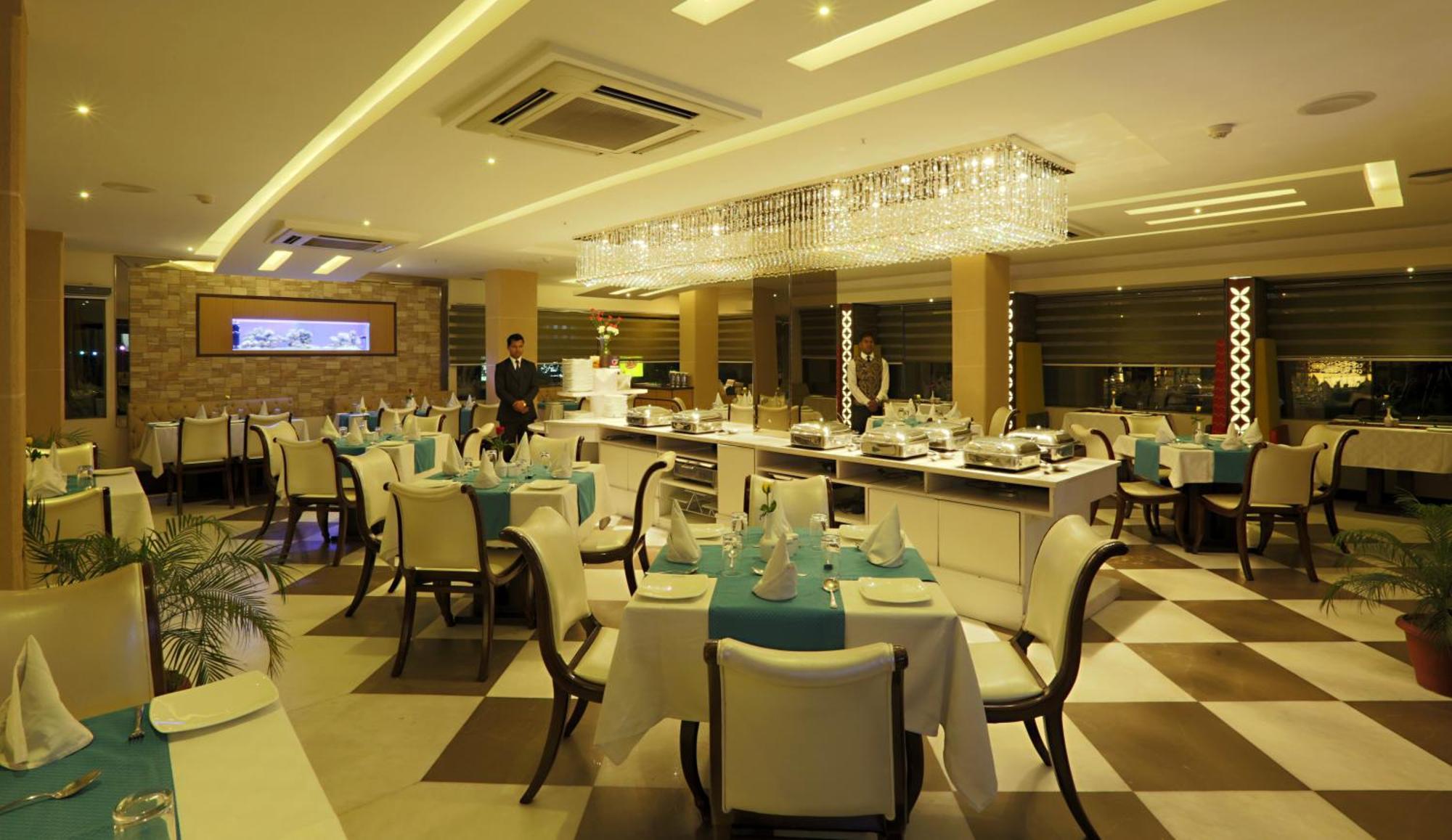 Hotel Lemon Wood By West End Delhi Airport