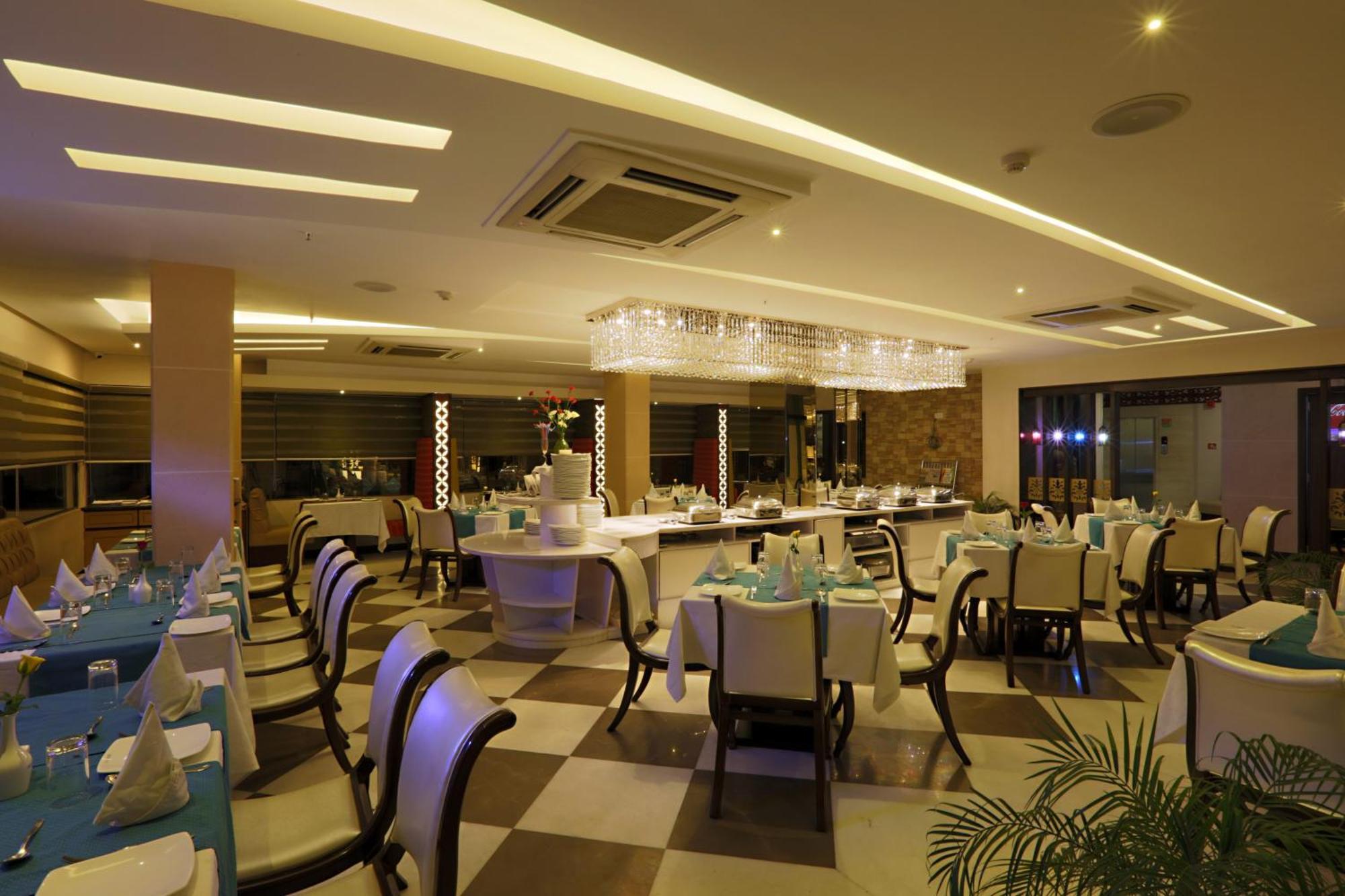 Hotel Lemon Wood By West End Delhi Airport Hotel 3*