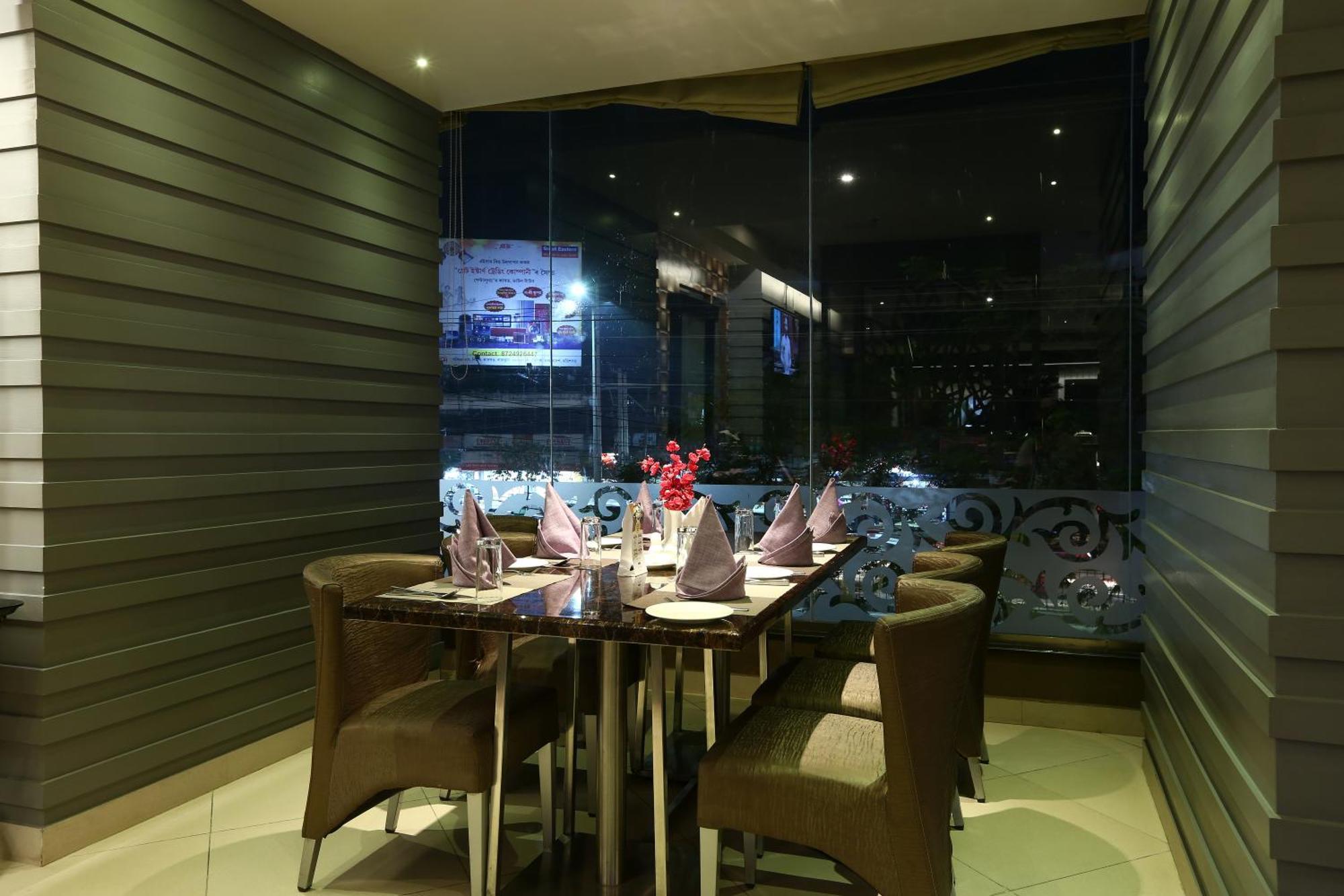 Hotel Hotel Lemon Wood By West End Delhi Airport New Delhi
