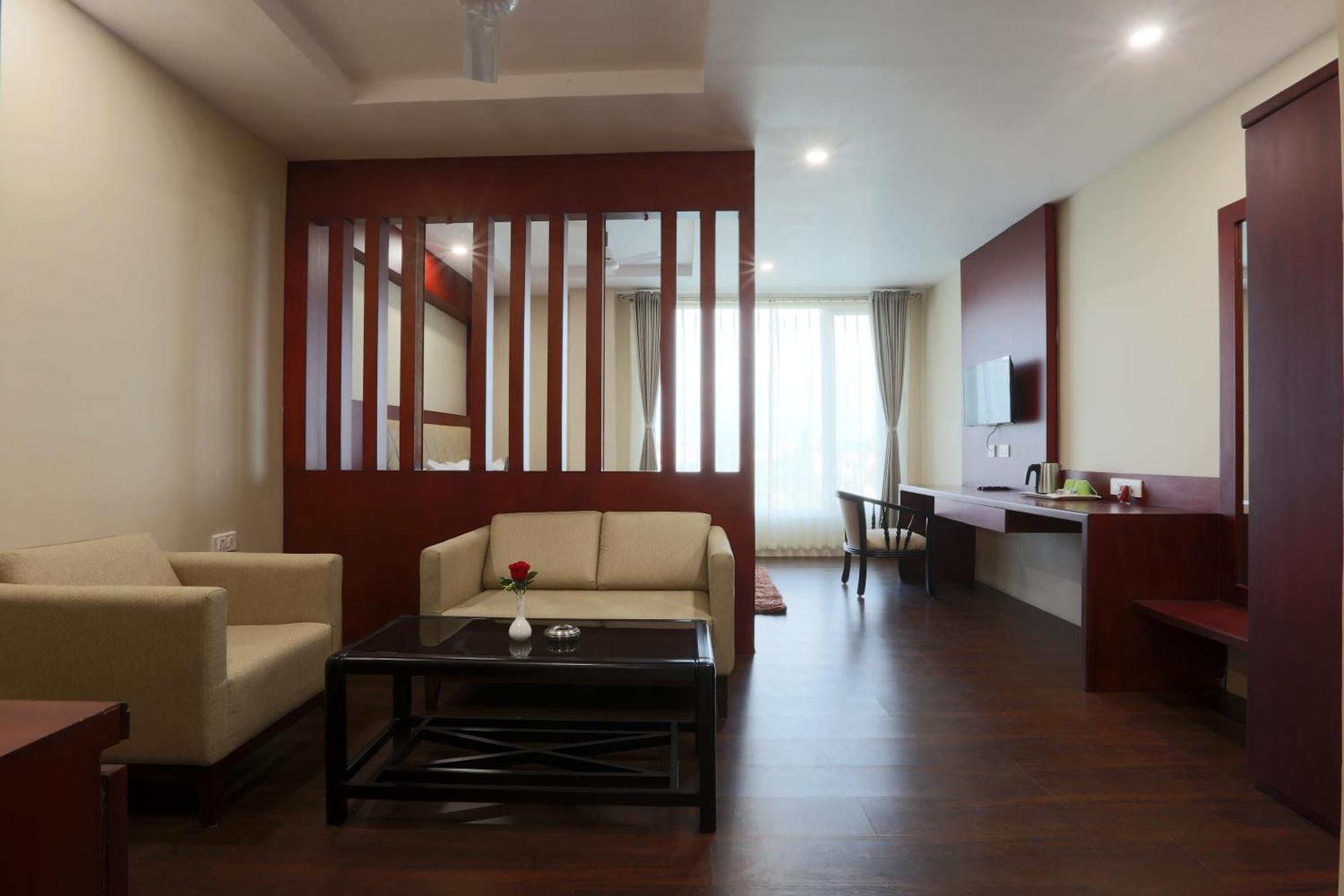 Hotel Lemon Wood By West End Delhi Airport