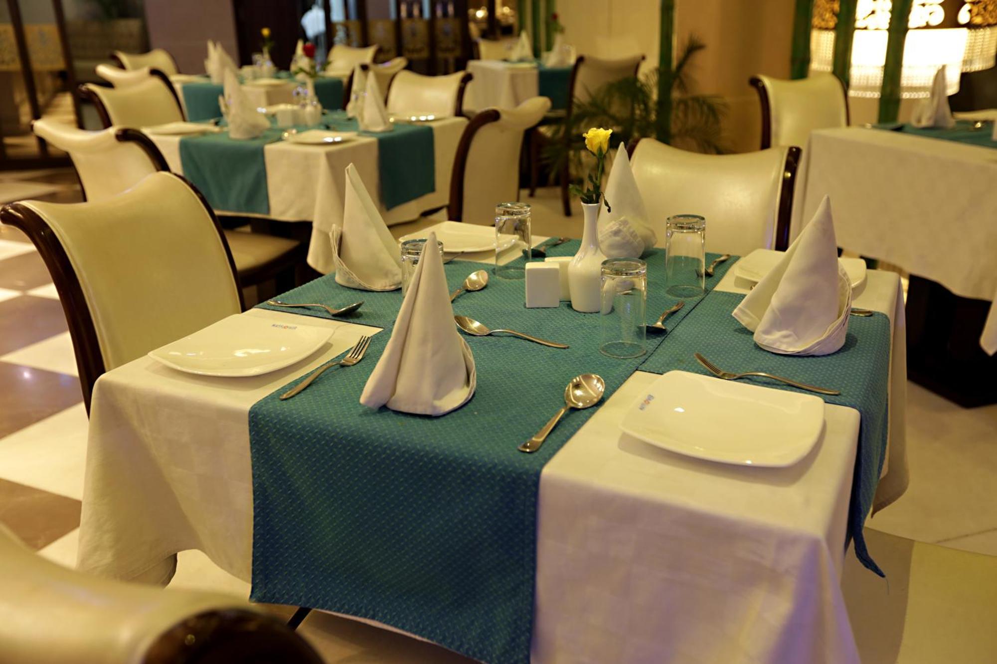 Hotel Lemon Wood By West End Delhi Airport 3*