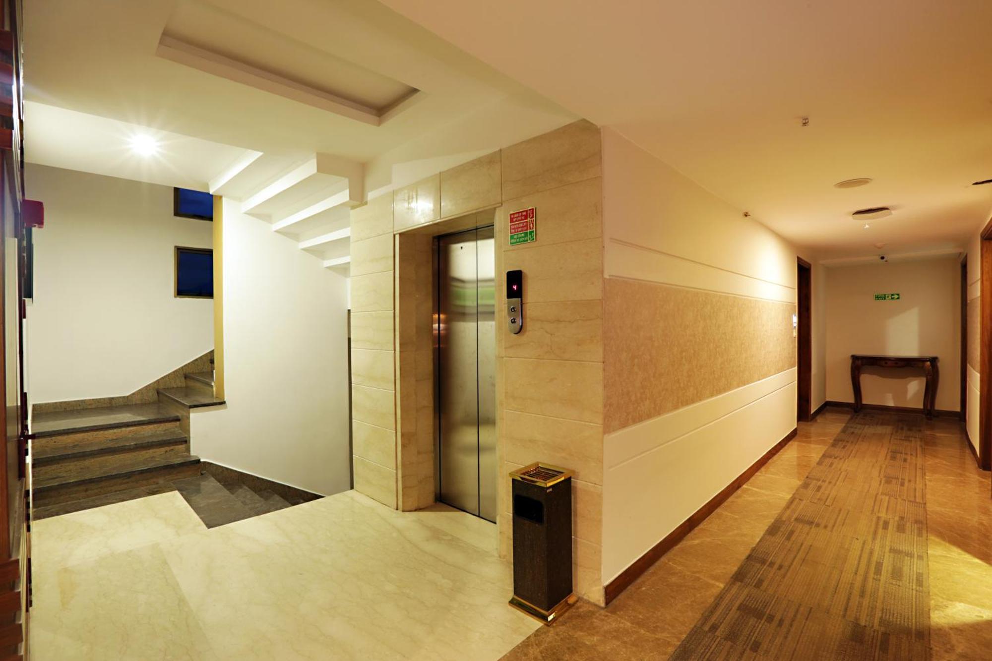 Hotel Lemon Wood By West End Delhi Airport 3* New Delhi