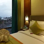 Hotel Lemon Wood By West End Delhi Airport