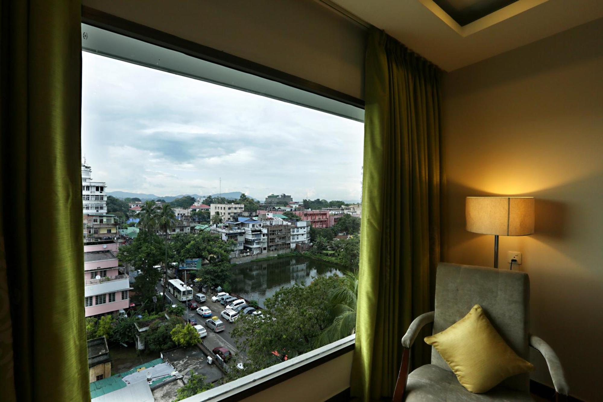 Hotel Lemon Wood By West End Delhi Airport Hotel