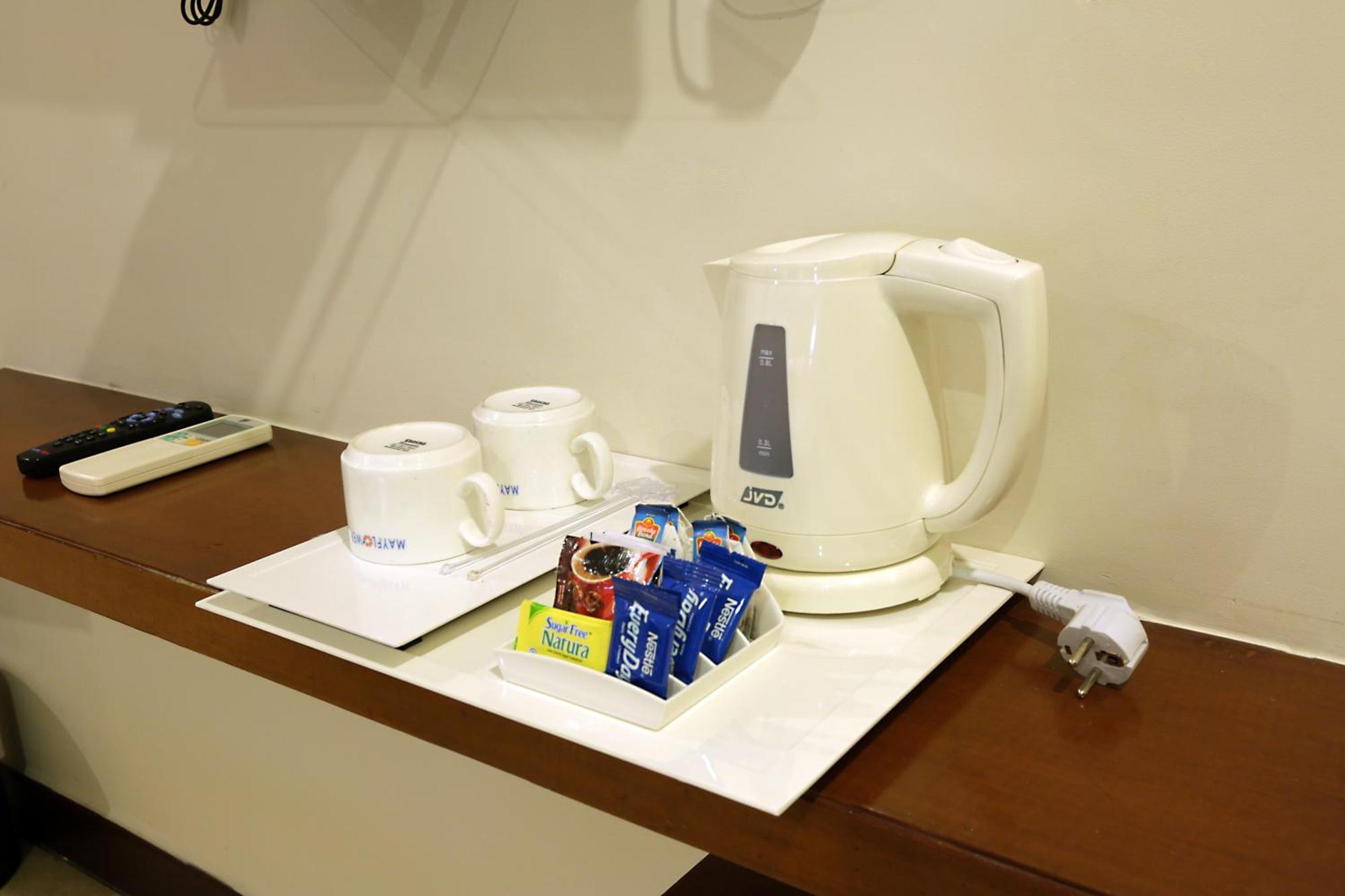 Hotel Lemon Wood By West End Delhi Airport
