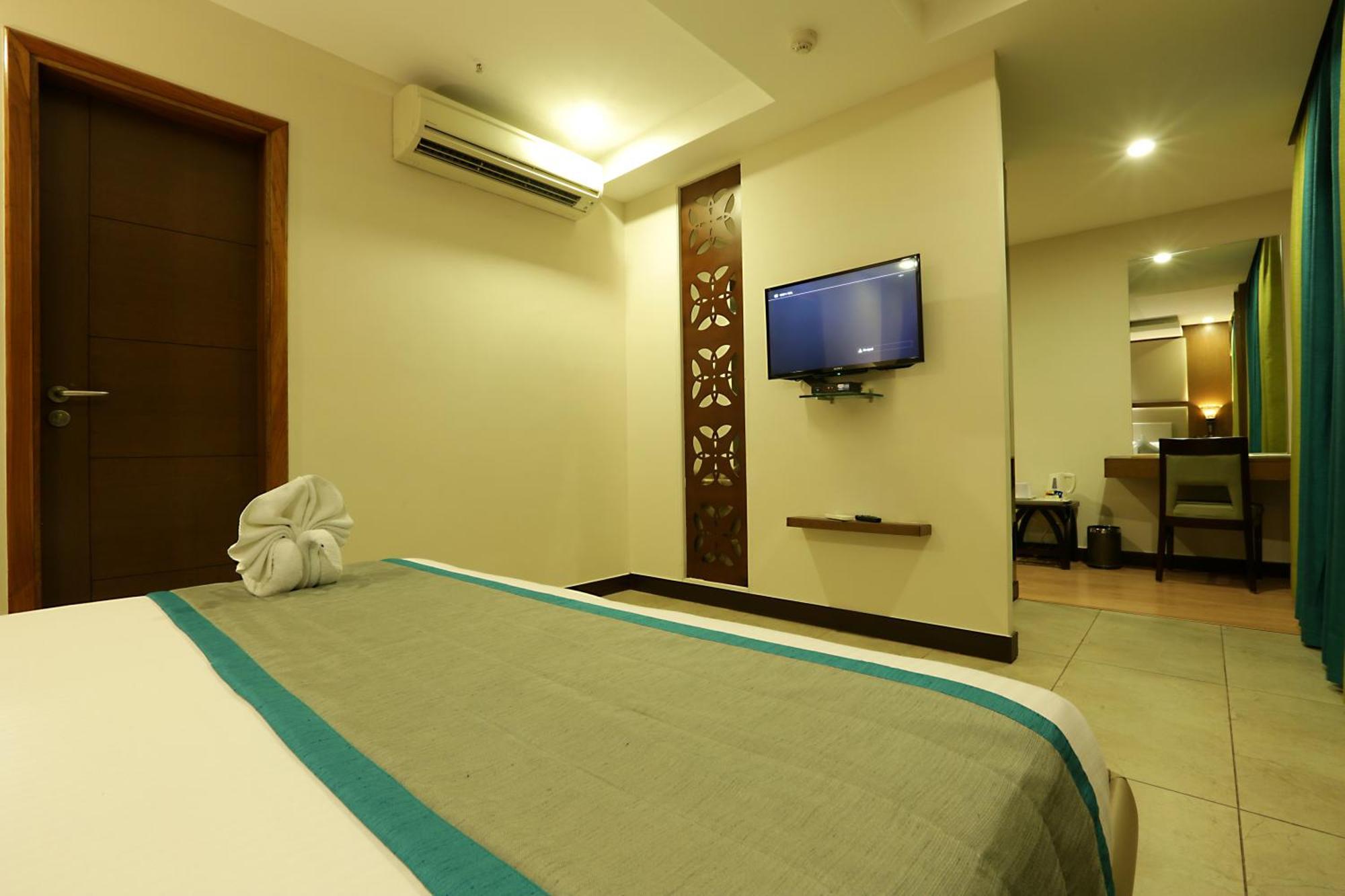 Hotel Lemon Wood By West End Delhi Airport Hotel 3*