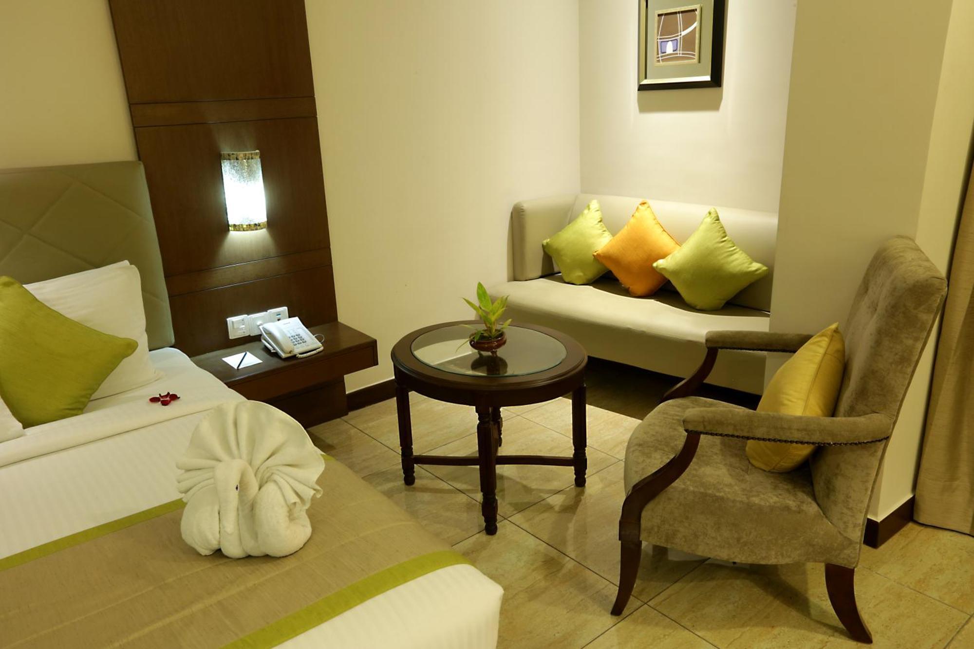 Hotel Lemon Wood By West End Delhi Airport