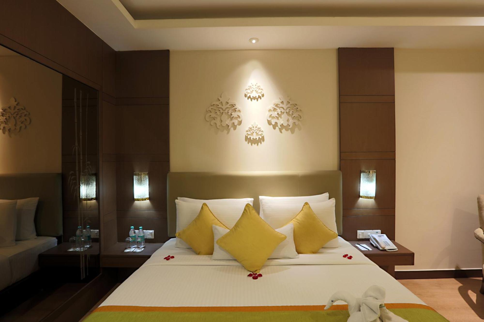 Hotel Lemon Wood By West End Delhi Airport Hotel 3*