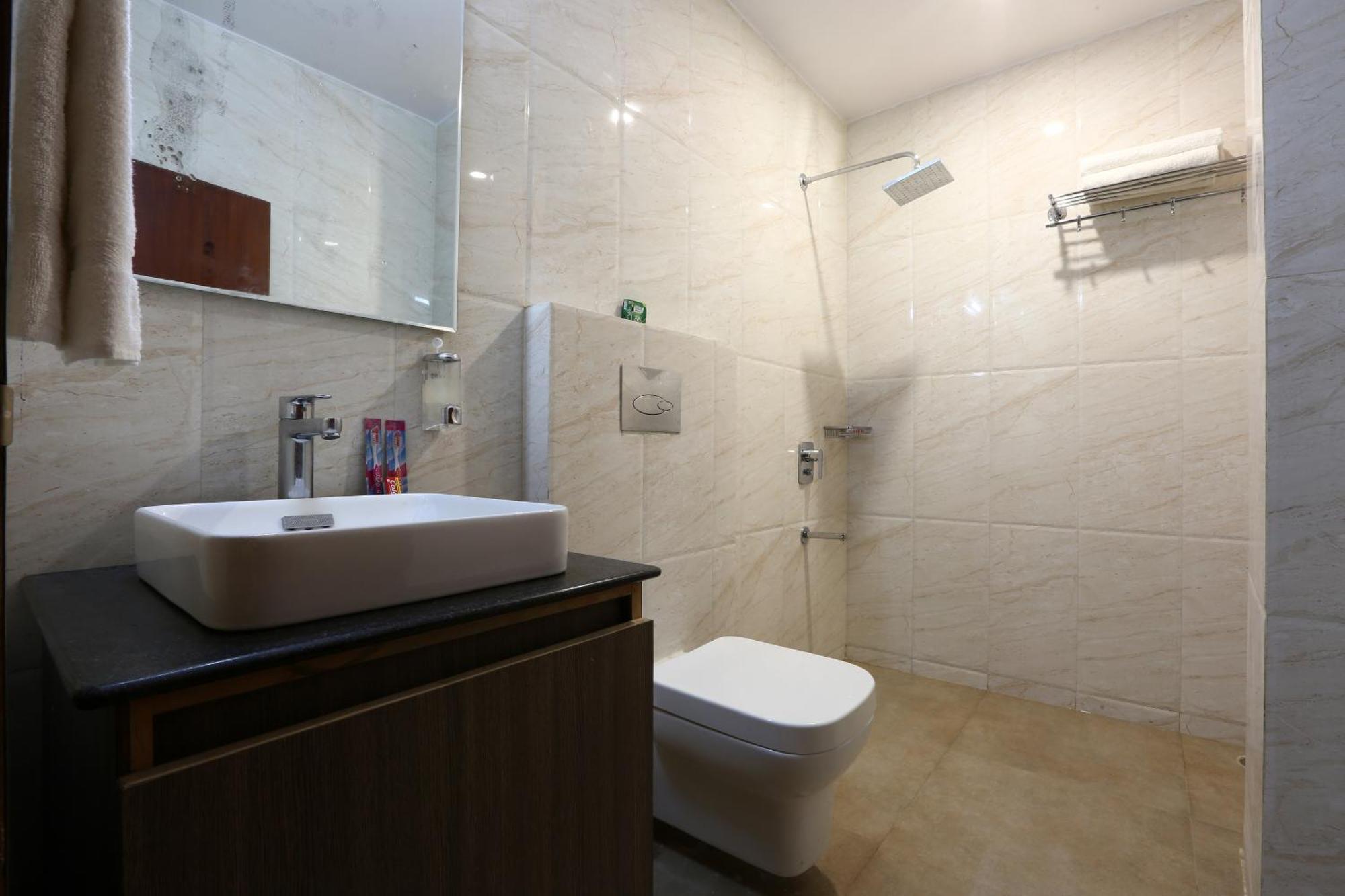 Hotel Hotel Lemon Wood By West End Delhi Airport 3*