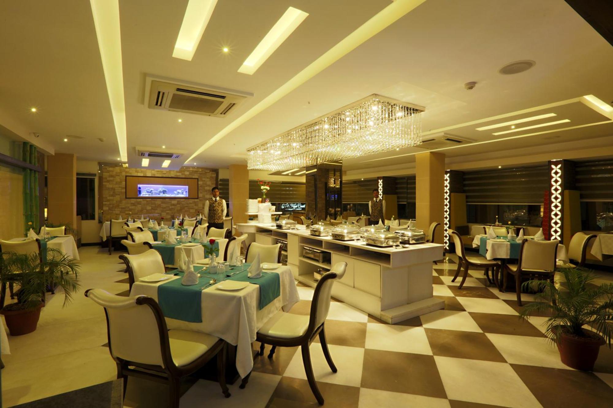 Hotel Lemon Wood By West End Delhi Airport Hotel