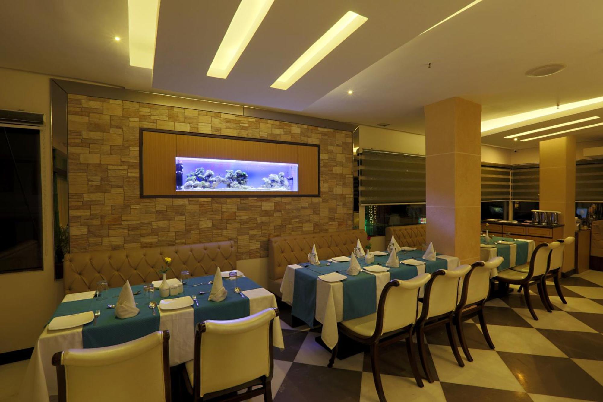 Hotel Lemon Wood By West End Delhi Airport Hotel