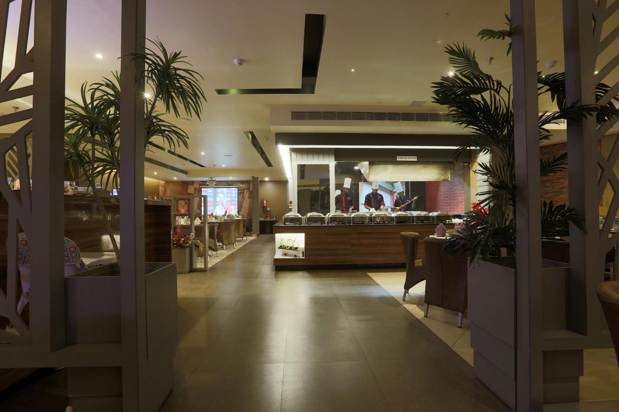 Hotel Hotel Lemon Wood By West End Delhi Airport 3*